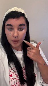 Amanda Bynes talks about her makeup routine 💄 | Meme Girls