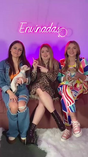 Ya llegó, ya está aquí el tag de las amigas #Envinadas 🙌🏻🍷 Recuerden que hoy es jueves de capítulo nuevo (link en bio)