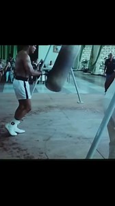 Rare footage of Cassius Clay on the bag❗️
