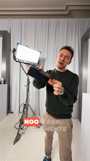 Seguici su @tuttoandroid 🚀 Siamo arrivati al DESIGN DEFINITIVO dei pieghevoli!? Sicuramente qui siamo di fronte a qualcosa di ancor più versatile: da 6,8 pollici a 10 ‘’, un vero Tablet da aperto con tanto di modalità desktop lato software per usarlo come un pc in mobilità. Solido, potente, costruito bene, @samsungitalia sembra aver fatto un ottimo lavoro. Arriverà da noi? Ancora non lo sappiamo. Cosa ne pensate? . #samsung #galaxyztrifold #trifold #ces2026 #samsungfold | TuttoAndroid