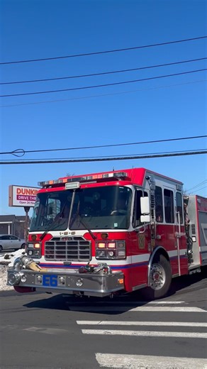 East Farmingdale FD Engine 1-5-6 Responding to a Gas Leak 2/28/26