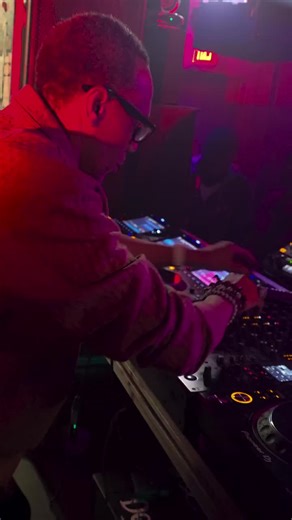 Here is footage of the last time Gene Hunt DJed at Le Nocturne at one of our events. He Djs again this Saturday, The Shamrock Bounce! 😃 A House Music Day Party w DJ Heather, Gene Hunt, Gant-Man & Steve Miggedy Maestro DJing at Le Nocturne 3p-9pm. Message me for tickets. #housemusic #housemusiceventschicago #housemusic #chicagoevents #stpatricksdayparty