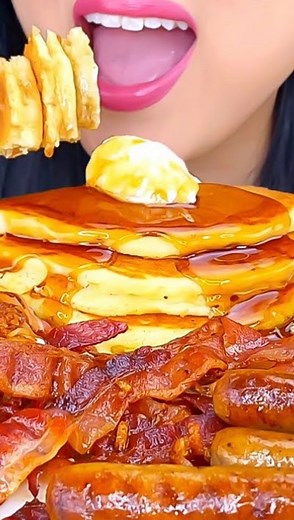 ASMR Phan on Instagram: "Who else loves breakfast items but doesn’t eat breakfast? 🥞 over 🧇 . . . . #asmr #mukbang #breakfast #pancakes #bacon #hashbrowns #letseat #asmrsounds #satisfying #asmrvideo #asmrcommunity"