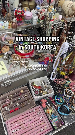 Vintage shopping in South Korea! One of the best vintage & second hand shopping you’ll find in Dongmyo flea market! Make sure to check it out on ur next trip to South Korea! 🛍️ . #southkorea #seoul #seoulvintage #secondhand #dongmyo