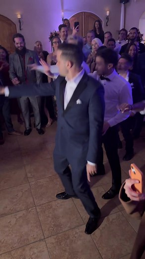 When your hubby used to be in a boyband and his bestfriend/bandmate gets married… you know what time it is 🤩 #byebyebye #nsync #weddingdaytiktok #weddingdance #weddingdanceperformance #weddingvibes #groomsmen #groom #bestman #thiswasnotplanned #fyp #foryou #foryourpage