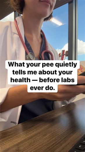 Your urine is one of the most underused early health clues — and it gives me insight long before blood work ever changes. Here’s what I’m looking for as an oncology provider: • Foamy or bubbly urine → could signal protein loss (kidneys or inflammation) • Dark or tea-colored urine → dehydration, liver stress, or breakdown of red blood cells • Very pale / clear urine → not “healthy” — often electrolyte dilution or poor ADH signaling • Strong odor or sweetness → microbiome changes, ketosis, or insu