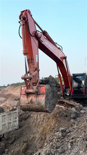 Extreme Excavation Skills! Hitachi Zaxis 350 Big Bucket Loading 41 Ton Dump Trucks #shortsvideo