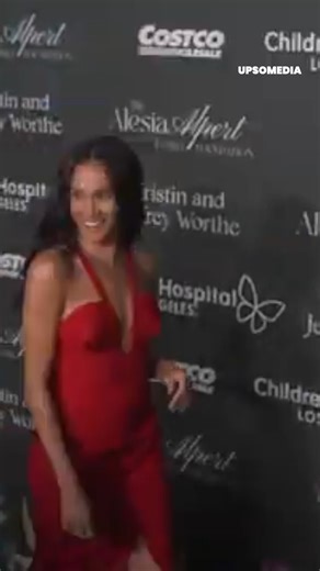 22K views · 1K reactions | The Duchess of Sussex surprised everyone when she was seen at a gala in Los Angeles, a place she reportedly attended "reluctantly" due to her current situation. | Magnate | Facebook