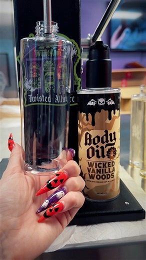 269K views · 3K reactions | 癩 Wicked Vanilla Woods Body Oil 癩 Another Sneak peak at one of our scents launching this weekend! Wicked Vanilla Woods is both sweet and haunting! With notes of warm vanilla, amber woods and pink peppercorn! #asmrrestock #showertok #Twistedallure #satisfyingsounds #spookyseason #bodyoilsformenandwomen #bodyoil #bodyoilsarebetter | TwistedAllure | Facebook