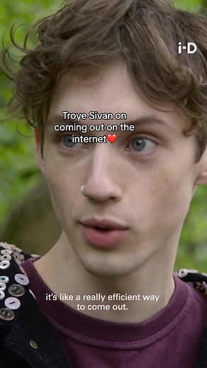 7 years ago we met @Troye Sivan and spoke about his experiences of coming out on the internet 🫶🏼 #troyesivan #pride #lgbtq #theidol #comingout