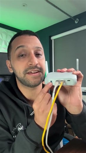 Is the GL.iNet GL-MT3000 (Beryl AX) Portable Travel Router the Future of Mobile VPNs?#shorts