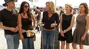 Watch Flea Market Flip Season 1 Episode 2 - A Chandelier made of a Metal Orb Against a Sink Transformed into a Mini Bar