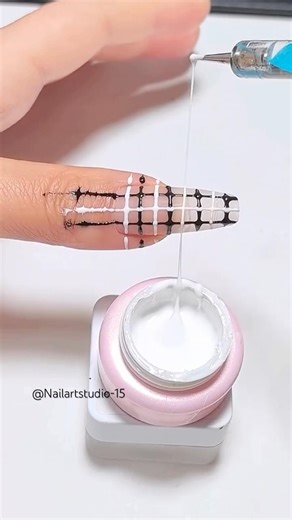 Easy spider gel nail art 💅 #nails #nailgelart #naildesign #nailtutorial #gelnails #nailart