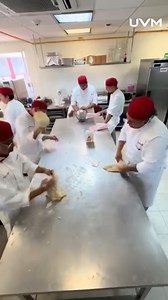 🍞✨ ¿Quieres ver cómo los estudiantes de Gastronomía en UVM preparan un delicioso pan de muerto? En este video, te mostramos el proceso creativo, desde la mezcla de ingredientes hasta el toque final dorado. ¡Descubre la pasión y el talento que se vive en las aulas de UVM y anímate a ser parte de nuestra comunidad! 👨‍🍳💀 #PanDeMuerto #GastronomíaUVM | UVM