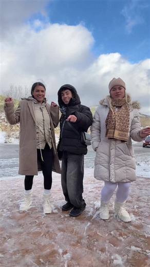 Aquí con unas fans 🥰