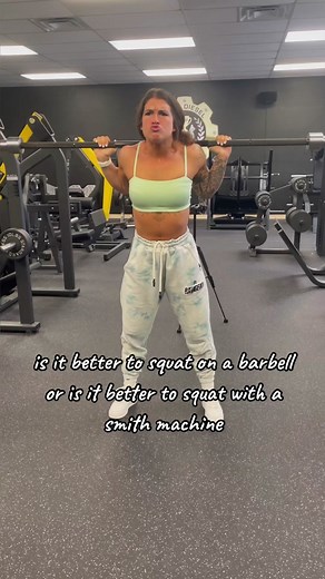 Smith Machine Squats vs Barbell Squats - A Comparison for Strength and Hypertrophy