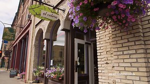 Shopping? Downtown Hudson has it. 🛍 | Discover Wisconsin