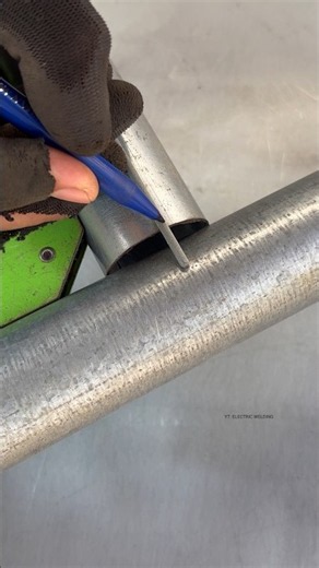 99.9% of beginners don't know the trick to cutting round pipes without gaps. #welder #fabrication