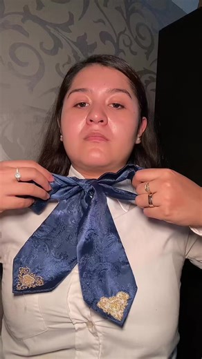 Mireya Güitron (@mgbeauty18) - Cómo hacer un moño charro: Tutorial paso a paso