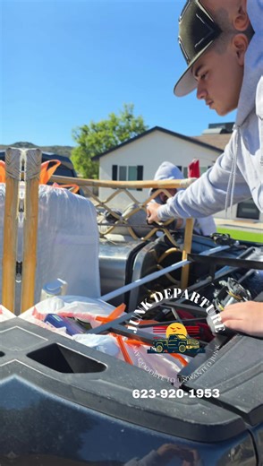 Quick garage cleanup for a Phoenix rental property 🧹 Trash, leftover items, and small debris — gone fast ✔️ Perfect for move-outs, turnovers, and landlords on a timeline. 📍 Phoenix, AZ 📞 623-920-1953 #GarageCleanup #RentalTurnover #PhoenixAZ #JunkRemoval #MoveOutClean