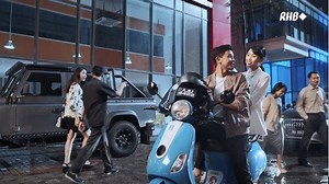 2.2M views · 6K reactions | 在RHB，无论您来自什么背景，最重要的是能同步迈向新目标。再此，让我们与您携手掀开精彩新页章。 #相辅相成同步前进 | RHB Group | Facebook