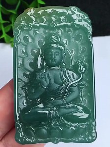5 comments | 【歷史標案】 天然緬甸翡翠 A 貨，65.2 mm，《楞嚴勢至》翡翠掛件。附繩、證、收藏盒。 尺寸：65.2...