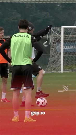 Pure emotion » Images from Răzvan Lucescu's training: how PAOK's players welcomed him