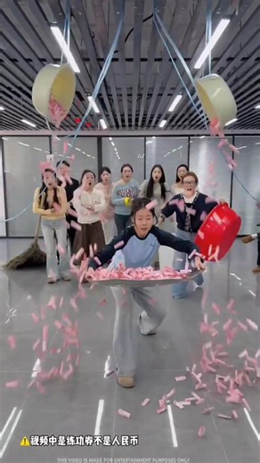 Which girl will win the dollar 🤯~ mini wood toy-woodworking#viralshort #usacartoon #viralshort #usa