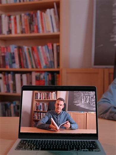 Hogyan írj önéletrajzot a mesterséges intelligencia korában? Hát ne úgy, ahogy eddig... https://gerillamentorklub.hu/az-igazan-jo-oneletrajzok-titka/ #neked #nekedbe #foryoupagе#cv#önéletrajz #álláskeresés #AI #mesterségesintelligencia #karrietiktok