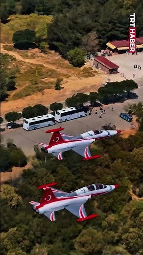 🇹🇷 Türk Yıldızları'ndan 57'nci Alay'a saygı uçuşu...