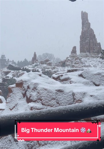 Big Thunder Mountain with snow ❄️ 🏔️ How magical is Disneyland Paris 🤩💗🏰✨🇫🇷 #disney #disneyland #snow