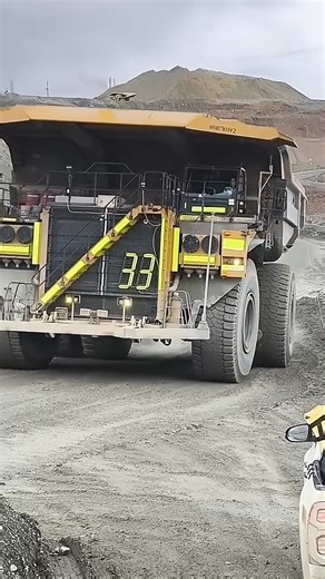 146K views · 2.3K reactions | Two big trucks Cat 797F convoy #machine #caterpillar | Alat Berat Mania | Facebook