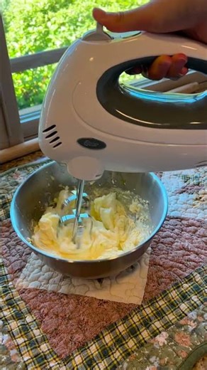 How to make raspberry matcha macarons #macarons #baking #recipe #dessert #raspberry #matcha