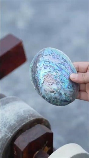 Shell polishing technique for making mother-of-pearl inlaid five-stringed pipa. #craft