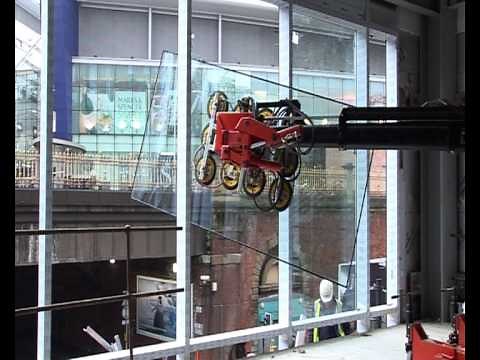 GGR Glazing Robot EMU 500 Installing glass (Ergonomic Manipulating Unit 500)