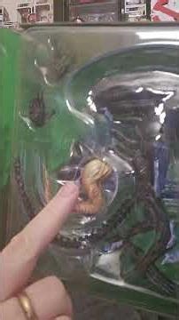 MEZCO ALIEN Xenomorph Collectors Figure