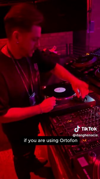 Before my show, I had the chance to do the soundcheck at fabric. I’ve always admired the sound system there, so getting a behind-the-scenes look at how it’s prepped was a great experience. Mikey, the sound engineer, walked me through the full turntable setup, making sure everything could handle the room: no skipping, no feedback, just pure, powerful sound. Thanks to @fabriclondon and Mikey for the lessons! #London #Undergroundscene #fabriclondon #ElectronicMusic #behindthescene #soundcheck