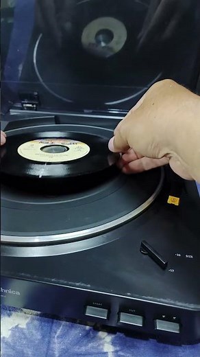 How to play 7" 45rpm record using automatic turntable #turntable #vintage #recordplayer #shorts