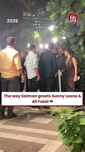 #salmankhan Greets #sunnyleone And #alifazal | Pure Class!