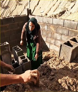 Construction of a nomadic hut with great effort by family in Iran | Pukhtoon yam