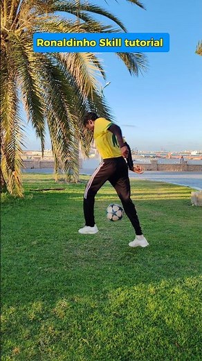 Ronaldinho flick up skill tutorial #futeball #football #futbol #soccer