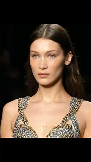 Bella Hadid elegant walk #fashion #supermodel #runway #model #gigihadid #bellahadid
