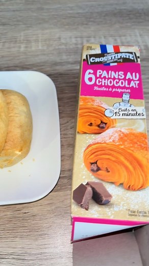 Pain au chocolat ou chocolatine ? Nous c’est Croustipate ✨ Merci à @juliana_dieteticienne pour la recette ! | Croustipate