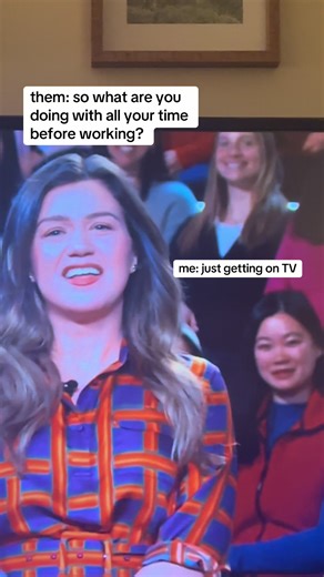 perks of new grad PA limbo = having free time to go to random shows in NYC. Lmk why I’m smiling so big when everyone else isn’t 😀 @kellyclarkson this was so fun
