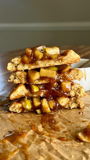 Kiley O'Donnell on Instagram: "SALTED CARAMEL APPLE PIE COOKIES Your apples called 🍎📞 Recipe below OR comment ‘APPLE’ to get the recipe sent to you 🤎 #Recipe Details (makes 12-15): Apple Pie Filling: - 3 apples, chopped (peeled if desired) - 1/4 cup brown sugar - 2 tbsp salted butter - 2 tbsp maple syrup - 1 tbsp cornstarch - 1 tsp cinnamon Cinnamon Vanilla Sugar Cookies: - 2 cups all-purpose flour - 3/4 tsp baking powder - 1/2 tsp baking soda - 1/2 tsp cinnamon - 1/2 tsp salt - 1/2 cup salte