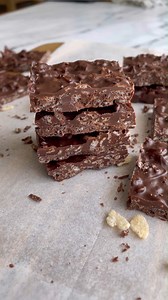 These Homemade Crunch Bars are made with just 3 simple ingredients and they’re so ridiculously easy to throw together! Store them in the fridge for an easy dessert anytime the sweet tooth strikes (or eat them all in 24 hours like we did :)) Ingredients 1 ½ cups of chocolate chips I love dark chocolate in this! 1 tablespoon of coconut oil or other neutral oil 1 ¼ cups of rice crispy cereal optional sea salt for sprinkling at the end Instructions 1. In a large bowl or measuring cup, add in the cho