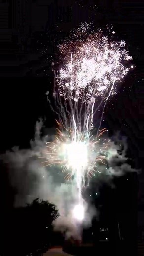 65K views · 2K reactions | 628 SHOTS THE GREAT WALL FIREWORKS CAKE 2025 #fireworks #fireworkshow #fireworksdisplay | Firework Cloud | Facebook