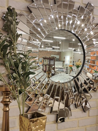 Expandable 8-Seater Dining Set with Classy Design