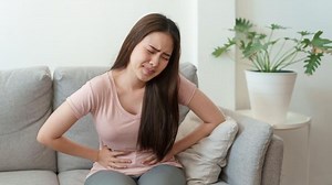 Perut Sakit saat Hamil: Penyebab, Tanda Berbahaya & Cara Mengatasinya