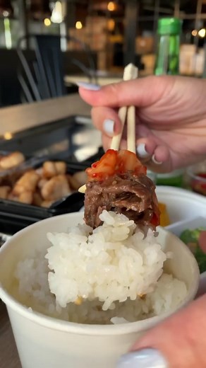 Everything you need in one bite #kbbq #korean #koreanbbq #ktown #meat #perfect #SafeguardSplash #WhatIdWear #CurlsCheck #losangeles